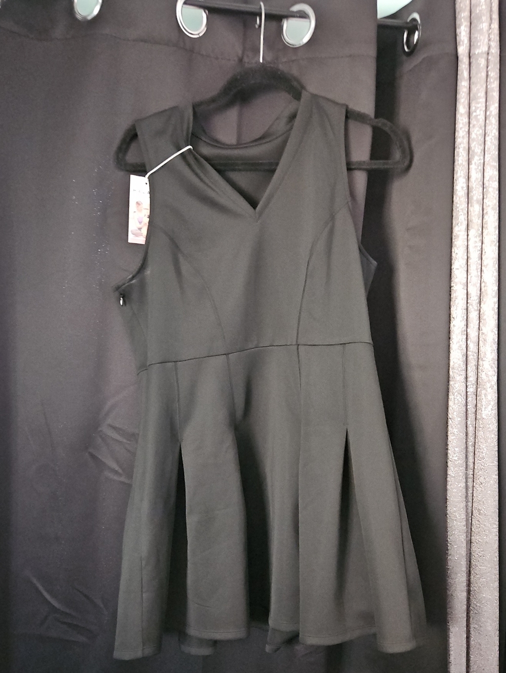 HALARA Black Sleeveless V-Neck Fit & Flare Dress